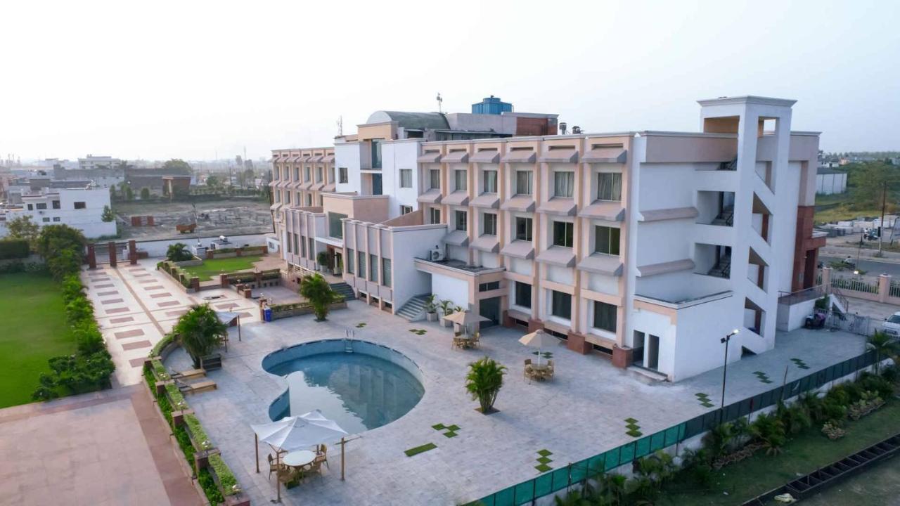 Sobti Continental Hotel Rudrapur Eksteriør billede