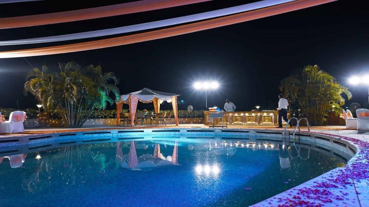 Sobti Continental Hotel Rudrapur Eksteriør billede